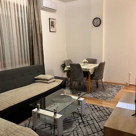 Apartamento Stan Na Dan Centar Banja Luka Exterior foto