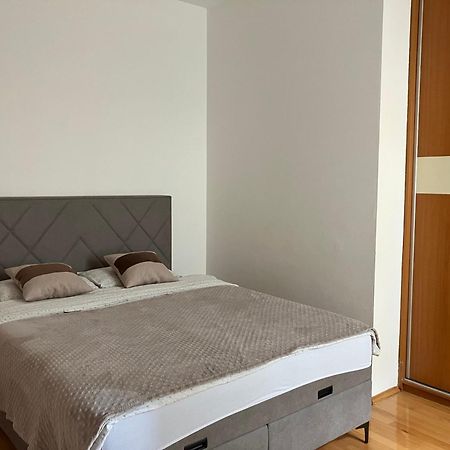 Apartamento Stan Na Dan Centar Banja Luka Exterior foto
